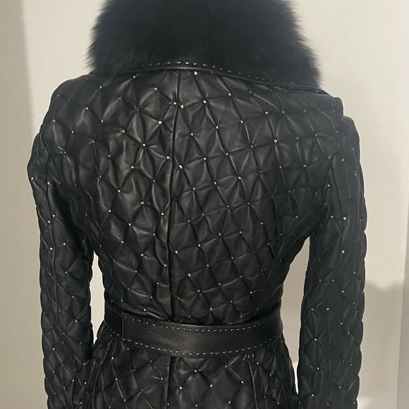 CACHE QUILTED SOFT LEATHER FOX FUR DETACHABLE COLLAR, SILVER DETAILING ON JACKET - Picture 8 of 16